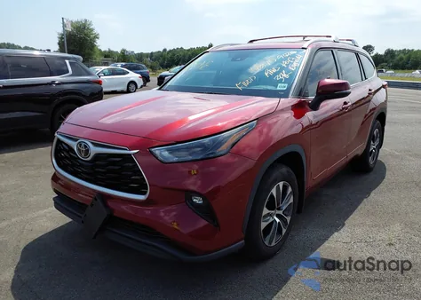 2022 Toyota Highlander Xle z USA, uszkodzony, nr VIN 5TDGZRBH2NS165936